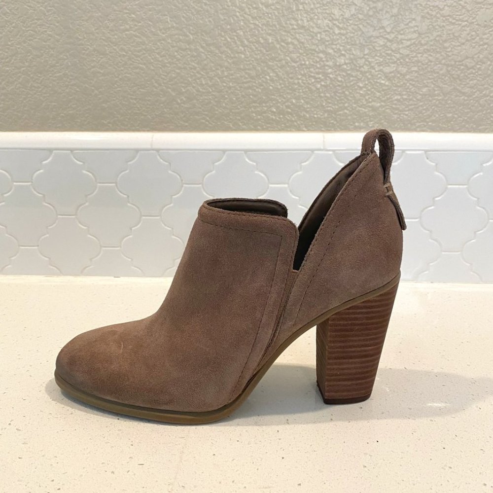 Vince Camuto Francia Bootie in Taupe, Size 8.5